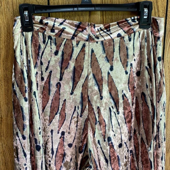 NWT Eva Franco Animal Print Velour Jovy Pants in Mod Birch Tan Black Size 6 - Picture 4 of 8
